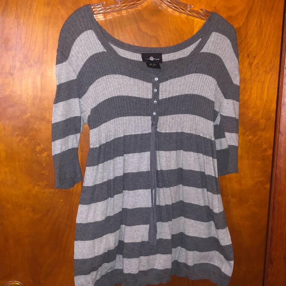 Cute striped top! ✨